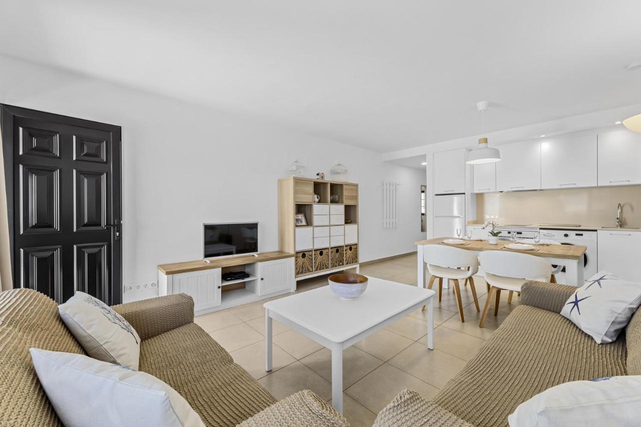 Апартаменты Casahost Bastian Boutique I Seaview Коста-Тегисе Экстерьер фото